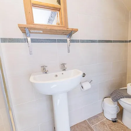 2 Dixon Ground * Coniston