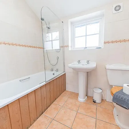 2 Dixon Ground * Coniston